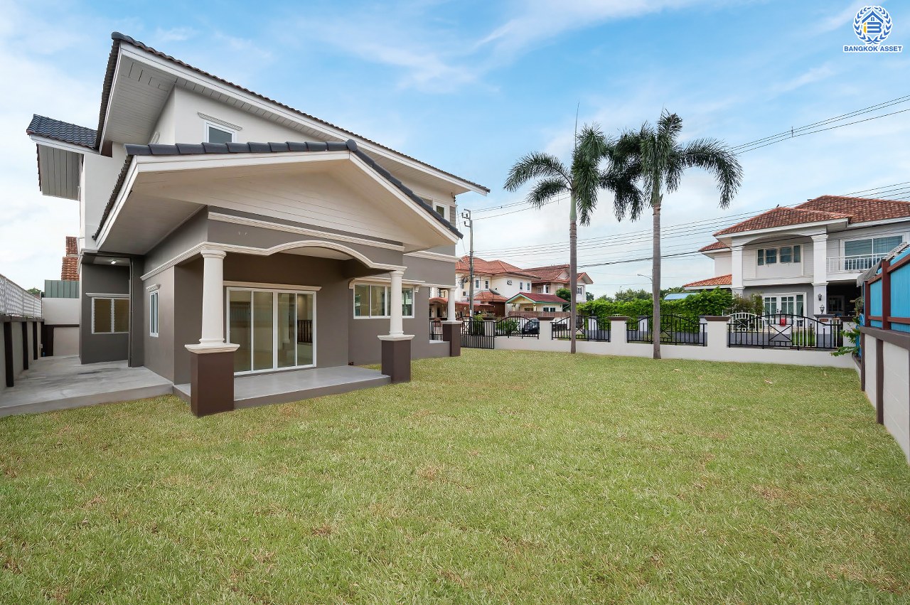 บ้านมือสองตกแต่งใหม่ โครงการ นาราภิรมย์ พุทธมณฑลสาย3 ตกแต่งหรูหรา เนื้อที่ 100 ตร.ว. พื้นที่ใช้สอย 218.73 ตร.ม. ฟังก์ชัน 3 ห้องนอน 4 ห้องน้ำ 1 ห้องแม่บ้าน จอดรถได้ 2 คัน บนทำเลเชื่อมต่อเมือง ใกล้เซ็นทรัลศาลายา, เดอะมอลล์บางแค และทางคู่ขนานลอยฟ้าบรมราชชนนี รายล้อมด้วยสิ่งอำนวยความสะดวกครบ